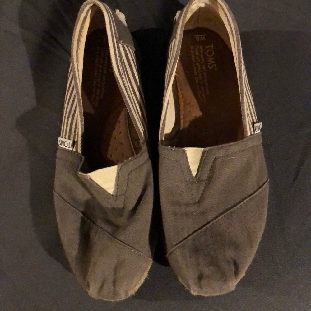 Tom’s shoes size 8.5